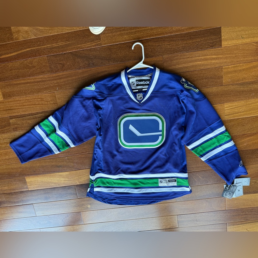 Reebok Vancouver Canucks NHL Blue and Green Sports Jersey